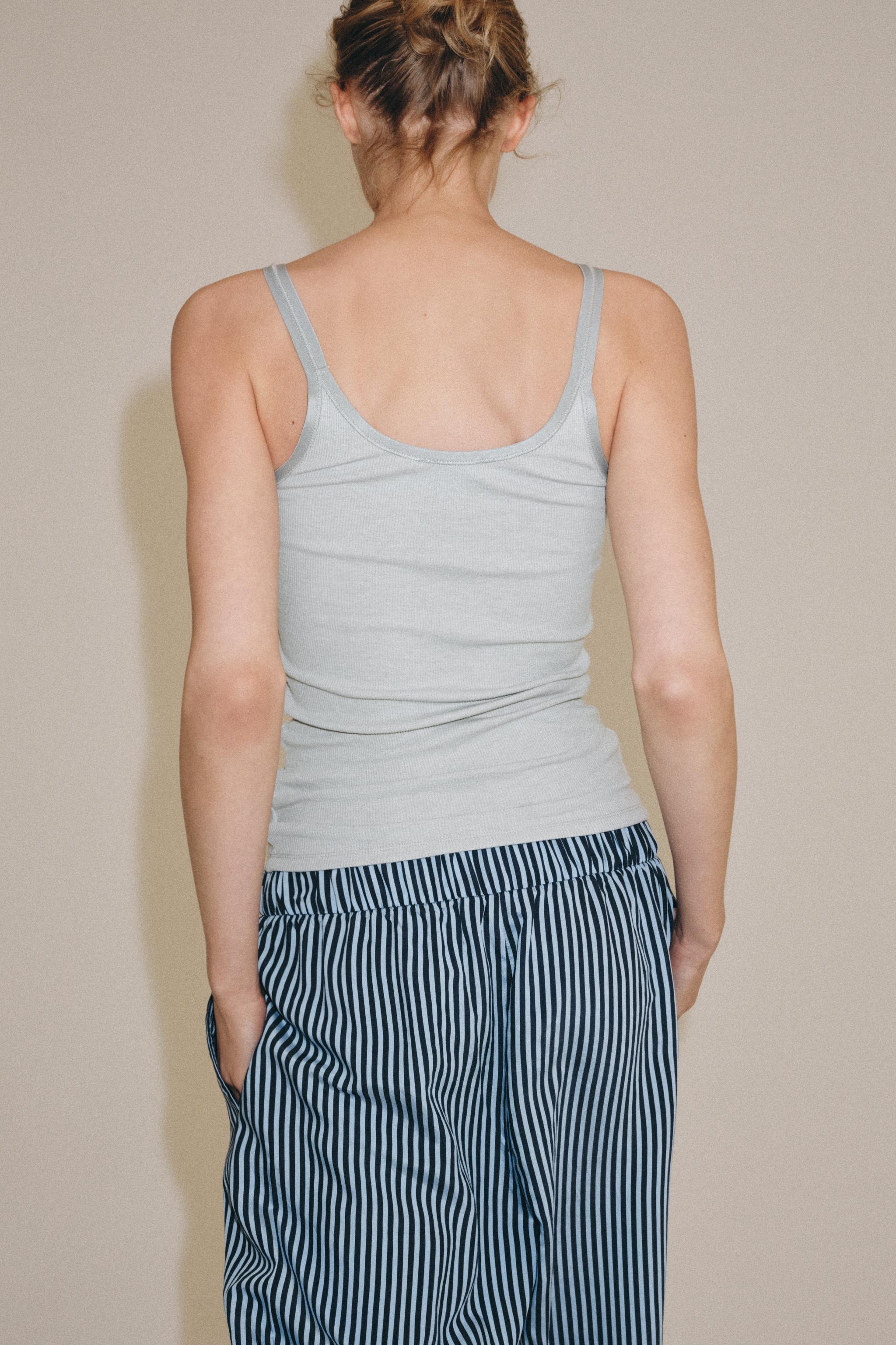 RIBBED STRAP TOP